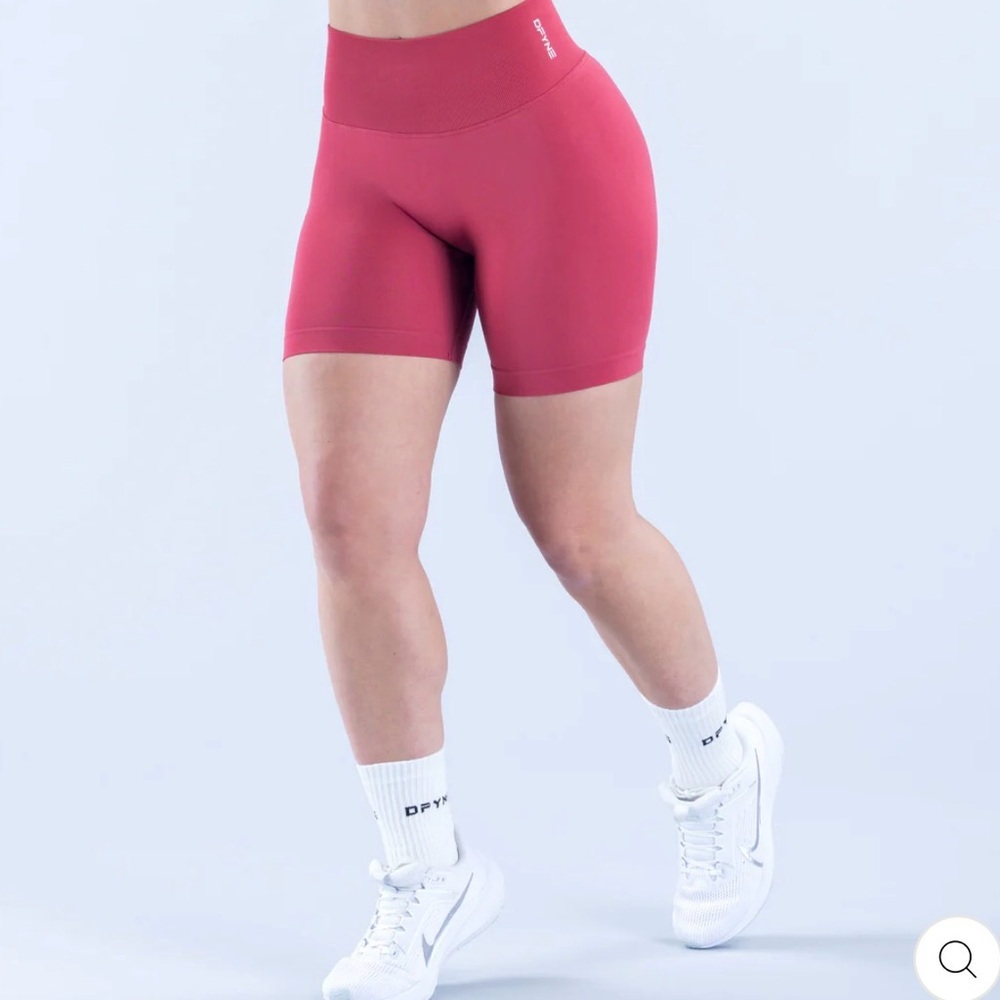 DFYNE Defy Shorts 4.5” Raspberry Size Small like new